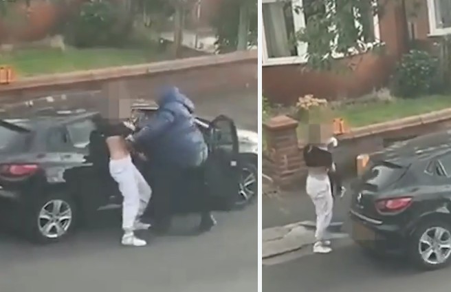 Mãe se desespera para tirar filho do carro, antes de o veículo ser levado por bandidos (Foto: Reprodução/The Sun)