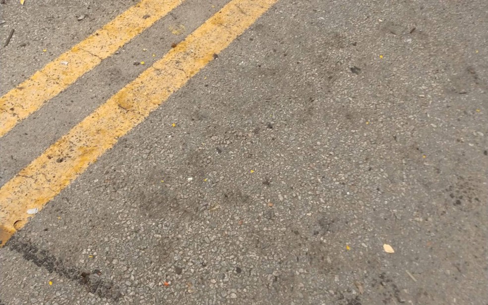 Bandidos armados atacam e explodem carro-forte em rodovia do norte da Bahia — Foto: Kris Lima/TV São Francisco