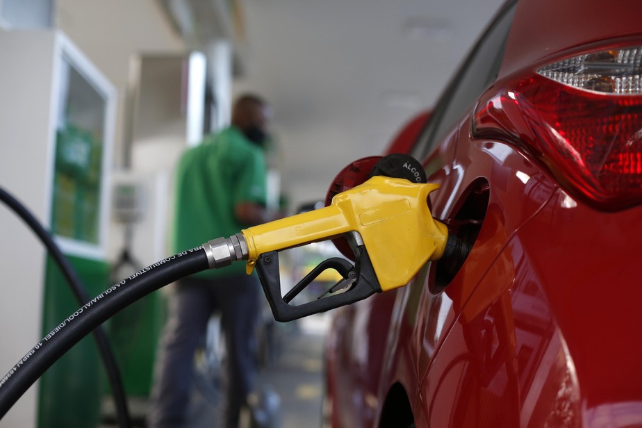 IPCA-15: Gasolina sobe 5,76% e responde por 38% da inflação em março com volta de imposto