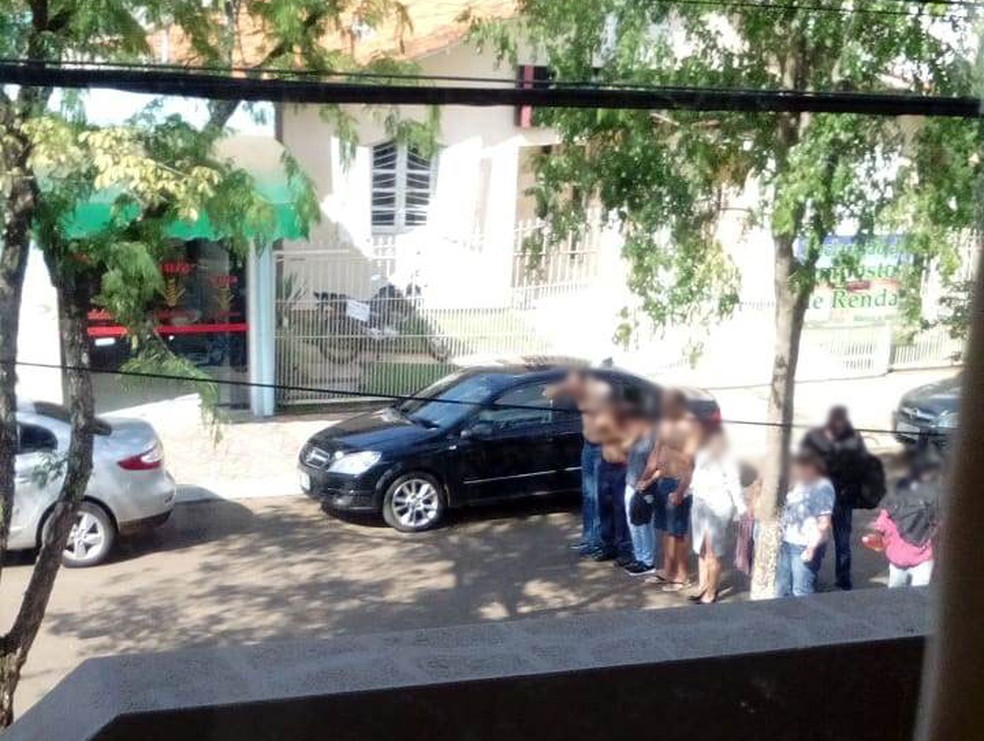 Moradores foram feitos reféns nas imediações do banco assaltado em Porto Xavier — Foto: Carlos Fontela/Arquivo Pessoal