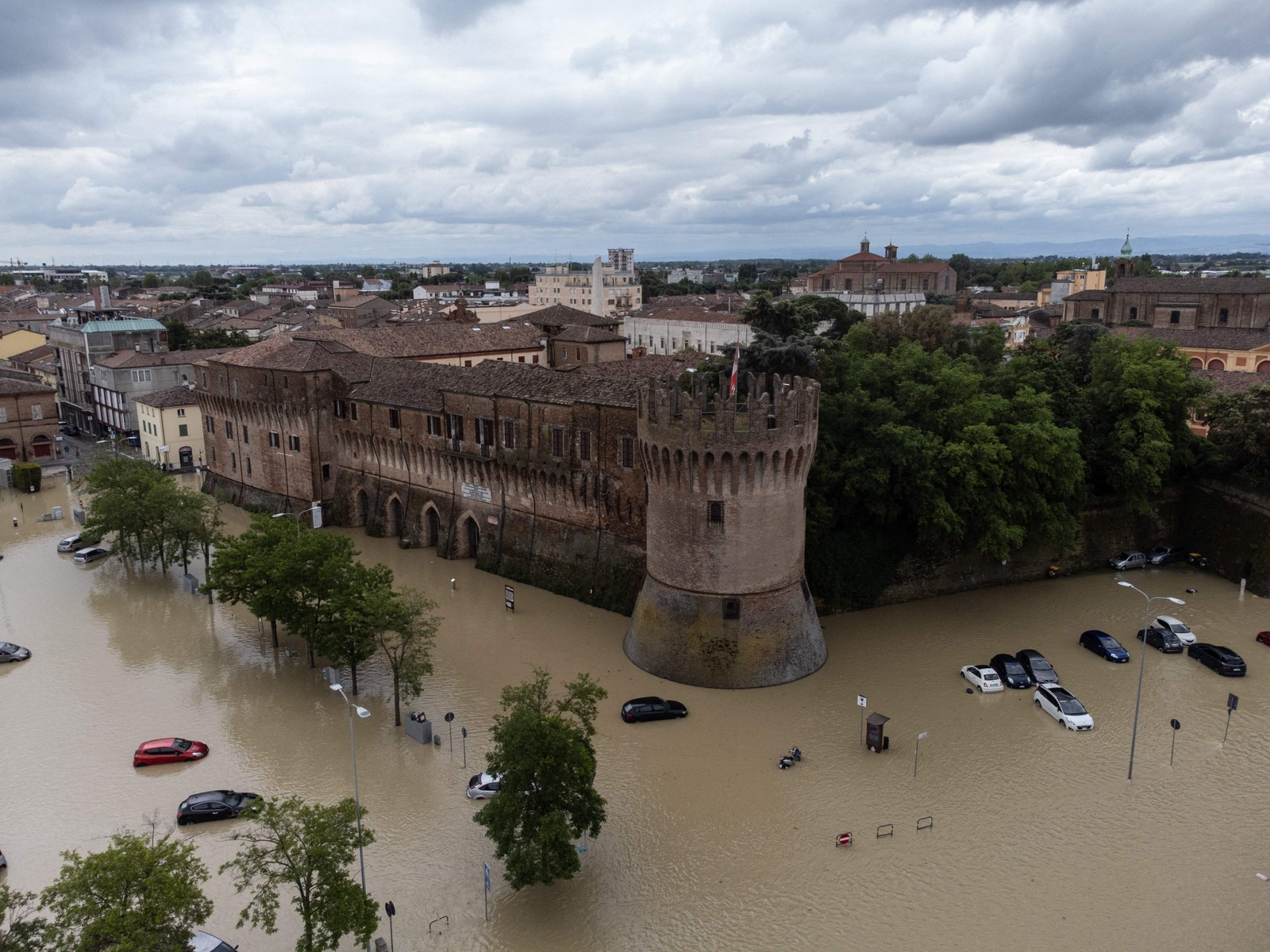 Está foi considerada a pior chuva em um século no país, com volume de seis meses de precipitação em apenas 36 horas — Foto: Federico SCOPPA/AFP