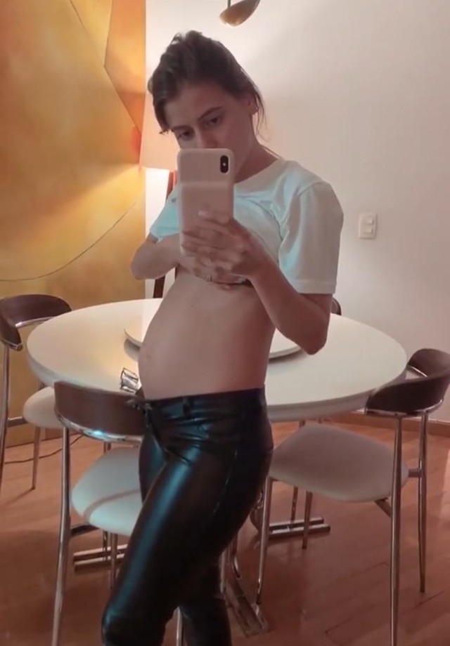 Carol Cabrino mostra barriguinha da segunda gravidez (Foto: reprodução/Instagram)