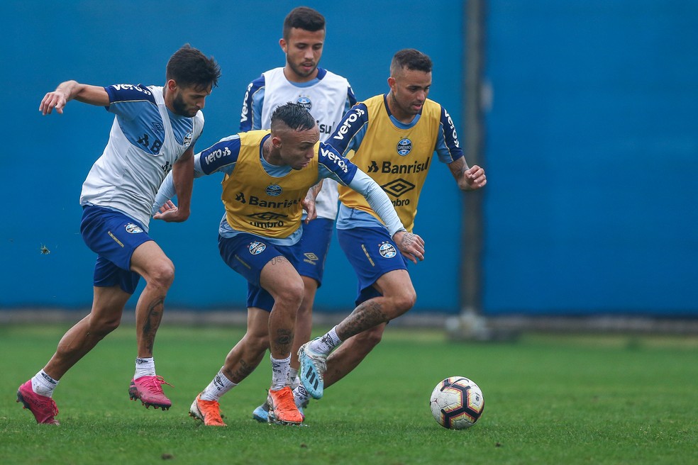 Everton está relacionado para a partida — Foto: Lucas Uebel/Grêmio