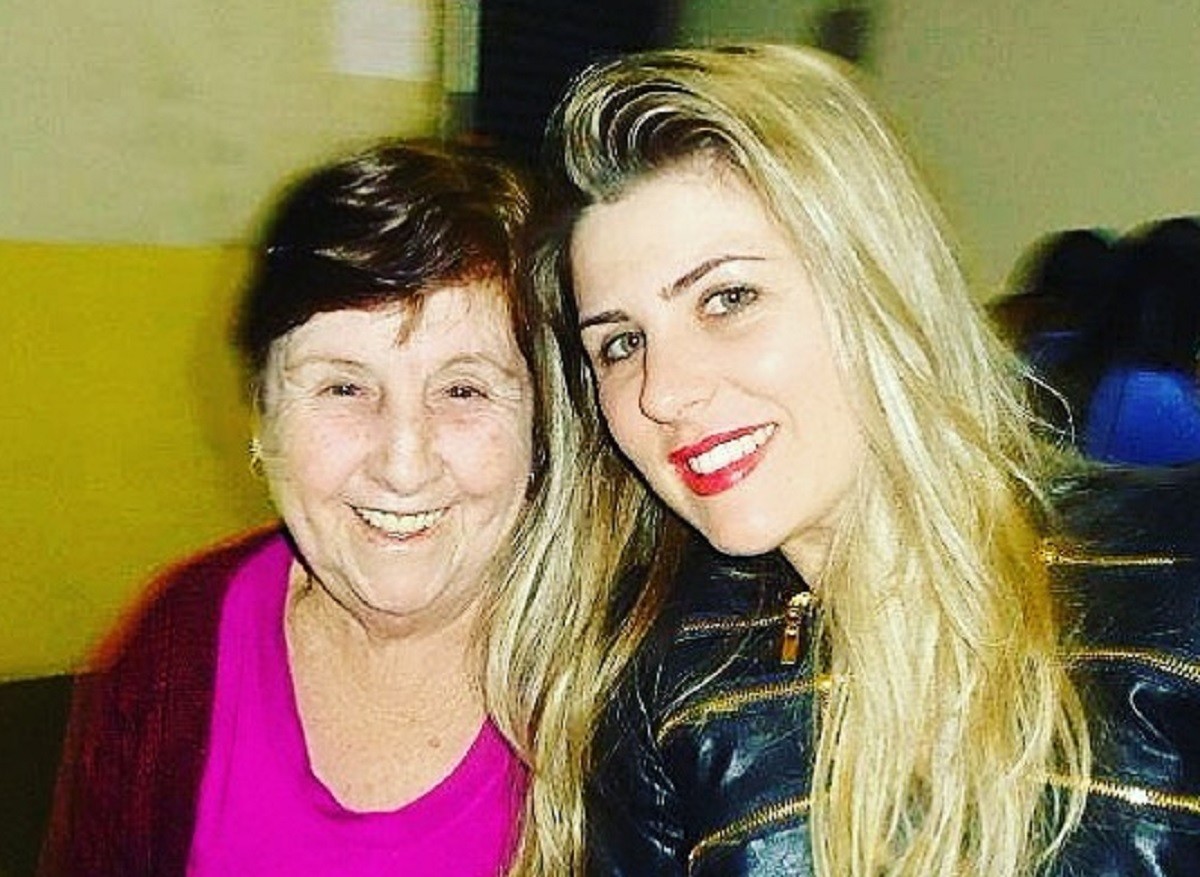 Iris Stefanelli e a avó Carmen (Foto: Reprodução/Instagram)