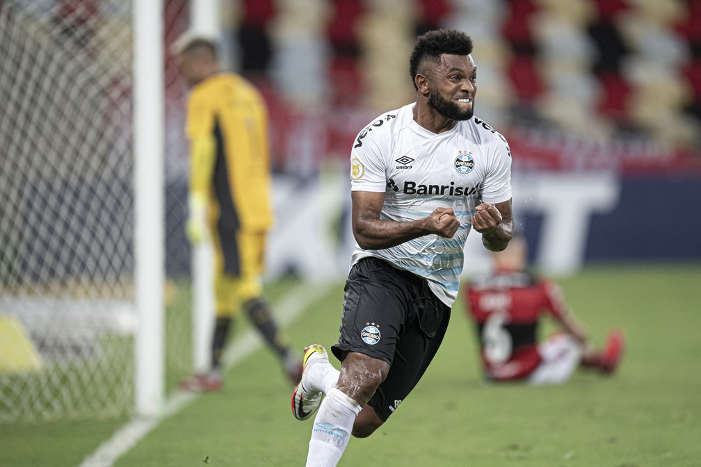 Entenda por que o Palmeiras decidiu liberar Borja e manter Deyverson e Luiz Adriano