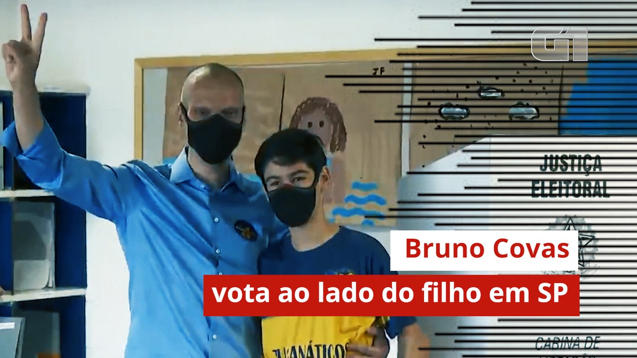 Bruno Covas vota ao lado do filho na zona oeste de São Paulo