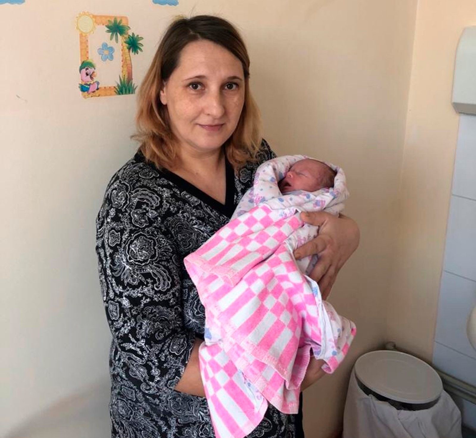 Evgenia e Anastasia, o bebê milagre (Foto: Reprodução/ 7News )
