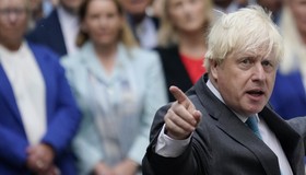 Boris Johnson renuncia ao cargo de parlamentar após comissão recomendar sua suspensão
