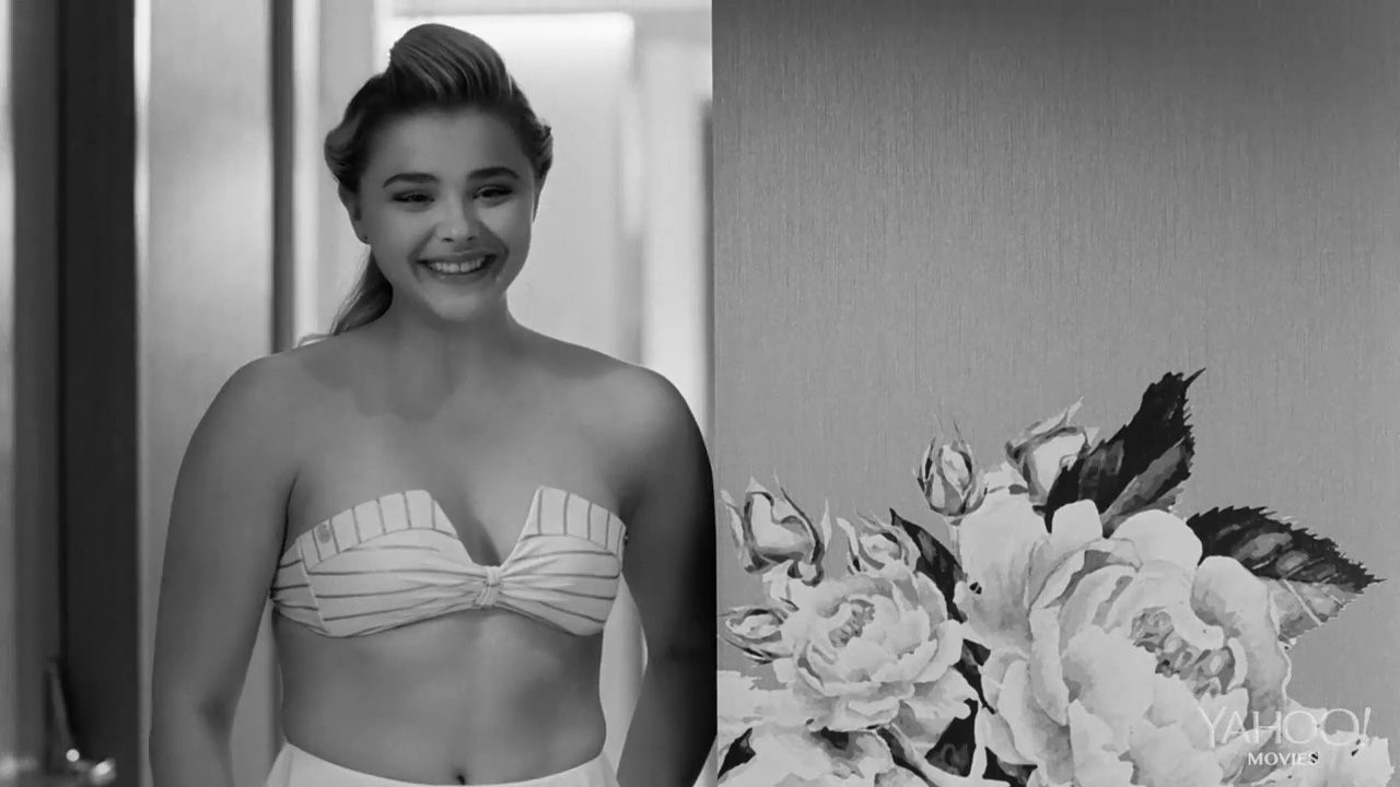 Chloe Grace Moretz diz ter pensado colocar silicone aos 16 após ser  obrigada a usar sutiã com enchimento em filme - Monet