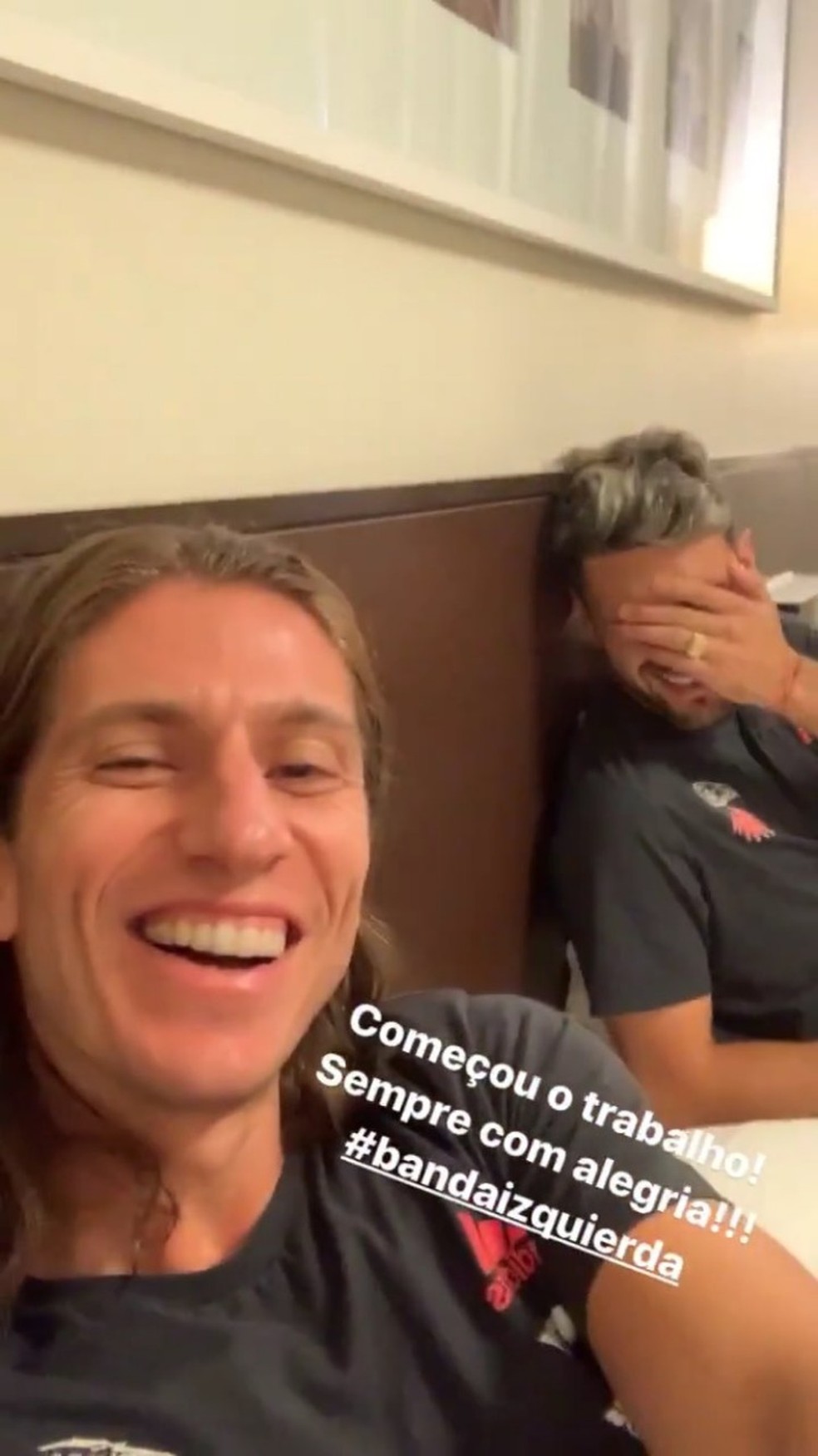 Filipe Luis e Arrascaeta realizando tratamento &mdash; Foto: Reprodu&ccedil;&atilde;o