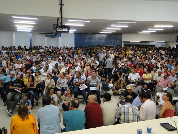 Professores em assembleia realizada na Reitoria da UFPB, em João Pessoa (Foto: Renata Ferreira/ADUFPB)