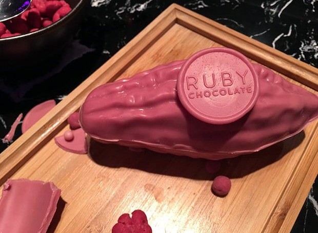  A chocolateria belga iniciou as vendas do Chocolate Ruby no Brasil neste janeiro (Foto: Callebaut/ Reprodução)
