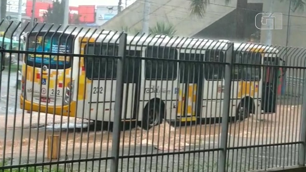 passageiro da linha 11 coral relata alagamento em estacao de ferraz de vasconcelos mogi das cruzes e suzano g1