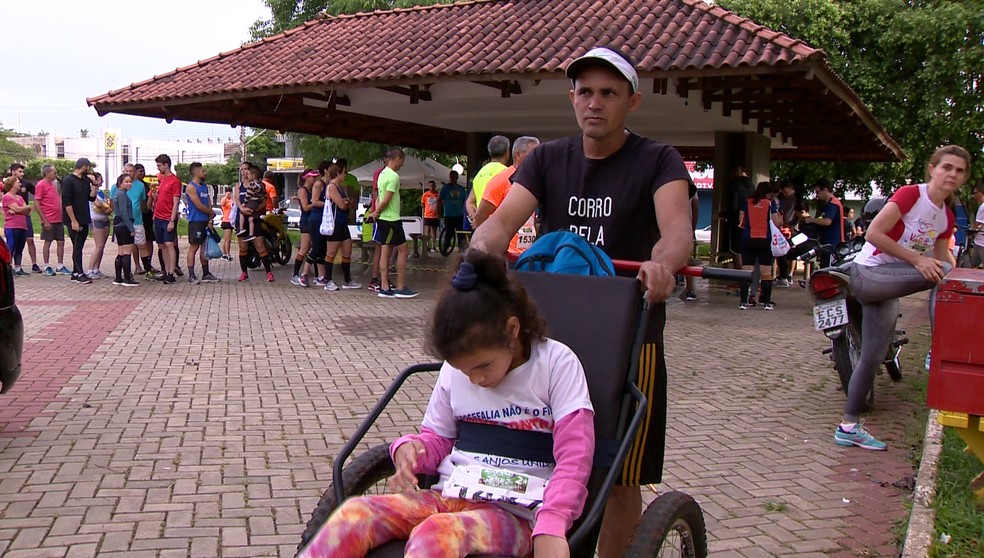 Pai e filha viajam pelo Brasil e no Ãºltimo domingo estiveram no interior paulista â Foto: TV Fronteira / ReproduÃ§Ã£o