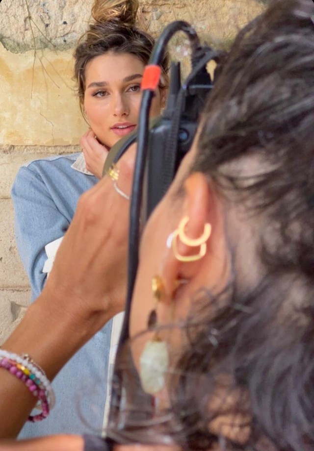 Sasha faz caras e bocas e bastidores de shooting com Bruna Moreira (Foto: Reprodução/Instagram)