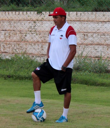 Flávio Araújo, treinador do River-PI (Foto: Abdias Bideh/GloboEsporte.com)