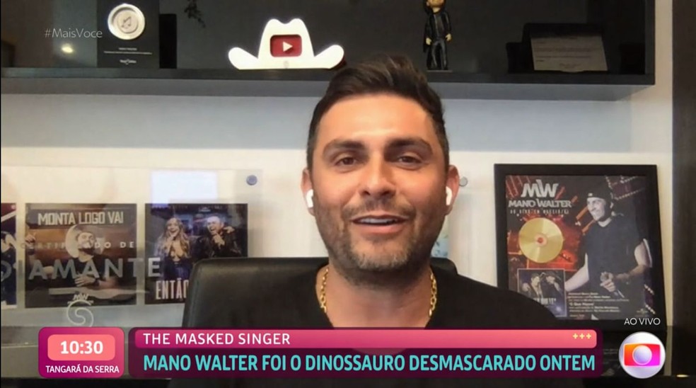 Mano Walter era o Dinossauro do The Masked Singer Brasil — Foto: Globo