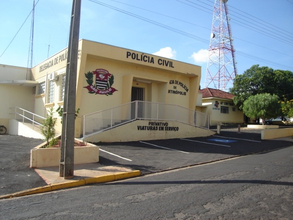 Homem foi levado &agrave; Delegacia da Pol&iacute;cia Civil de Martin&oacute;polis &mdash; Foto: Pol&iacute;cia Civil