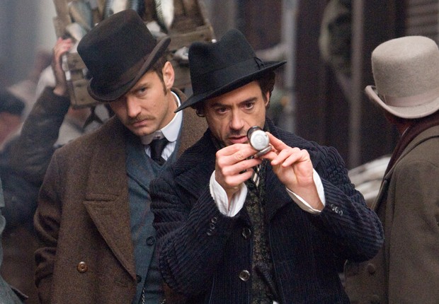 Robert Downey Jr e Jude Law encarnam Sherlock Holmes e John Watson no filme de Guy Ritchie (Foto: Divulgação)