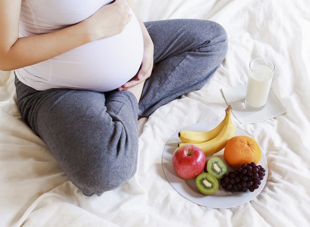 grávida; gravidez; fruta (Foto: Thinkstock)
