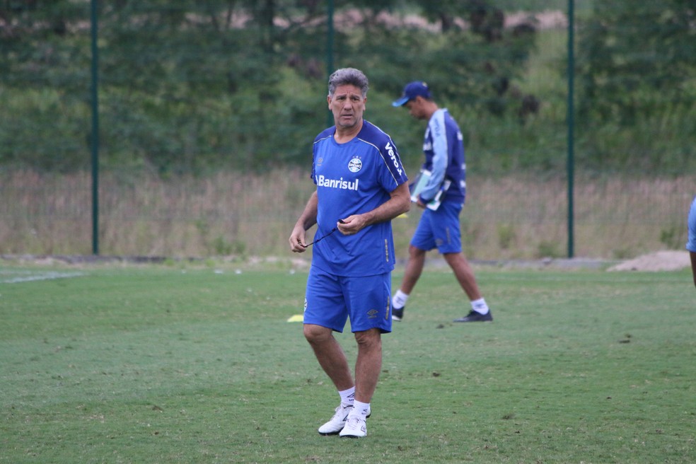 Renato Gaúcho em treino do Grêmio no CT do Fluminense — Foto: Eduardo Moura