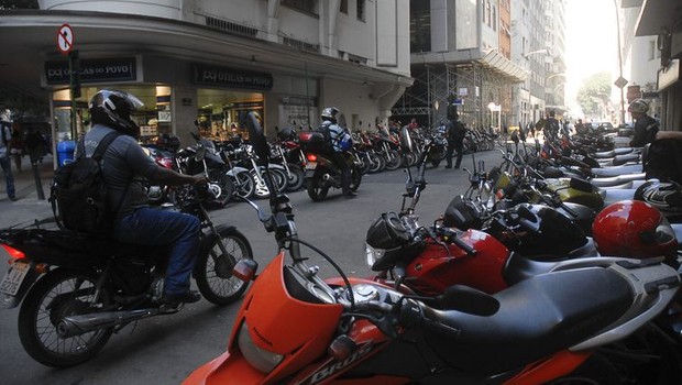 O preço do seguro para motocicletas caiu para R$ 12,25. Para automóveis, passou para R$ 5,21 (Foto:  Arquivo/Agência Brasil)
