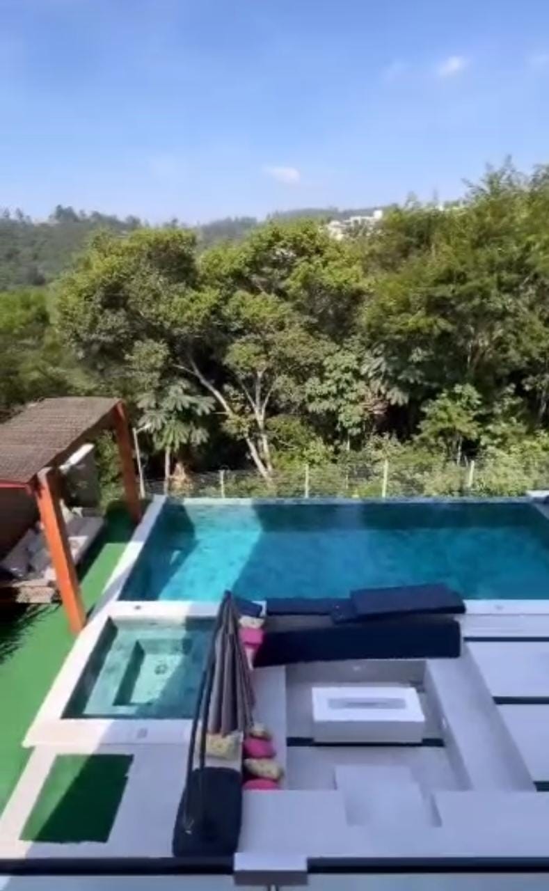 Juju Salimeni exibe piscina (Foto: Instagram)