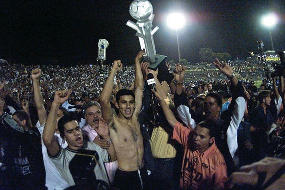 Em 2002, o Corinthians foi campe�o vencendo na final o Brasiliense, que estava na S�rie C � Foto: Arquivo Corinthians