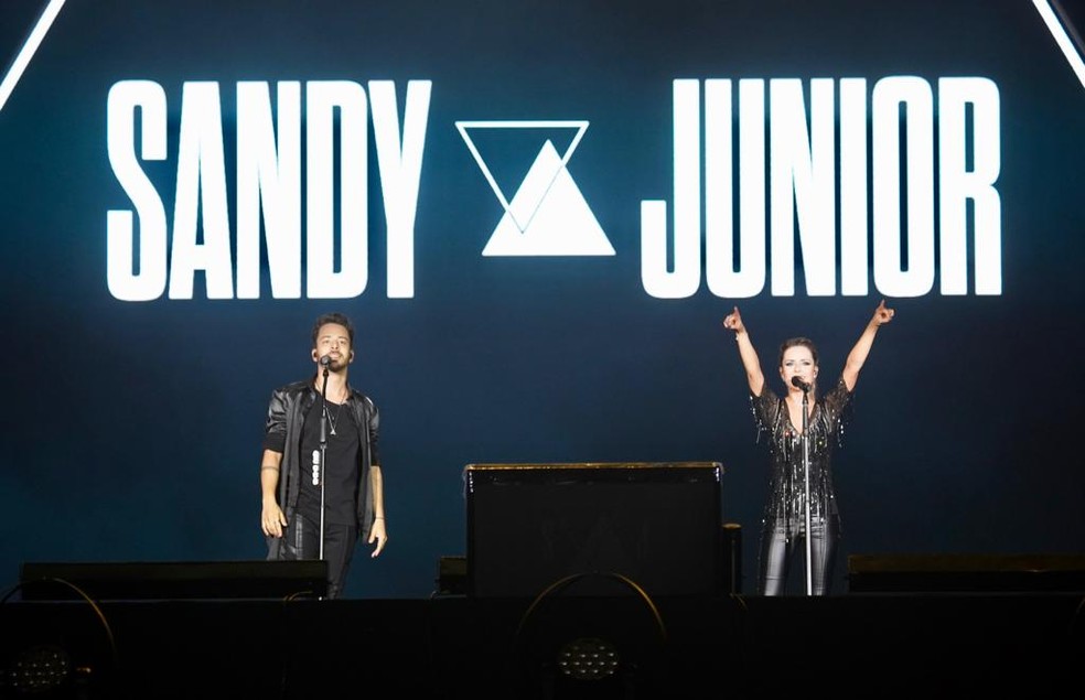 Sandy e Junior iniciaram último show da turnê com "Não dá pra não pensar", sucesso de 2001 — Foto: Marcos Serra Lima/G1