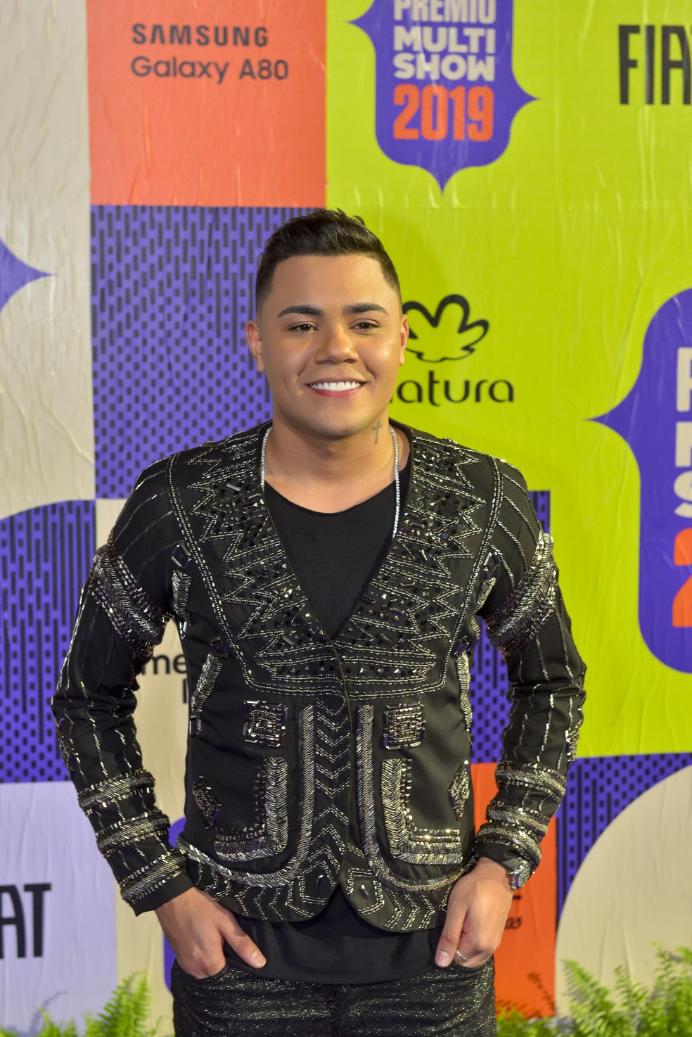 Felipe Araujo apostou no brilho para concorrer em Música do Ano e Música Chiclete do Ano, 'Atrasadinha' — Foto: Fabio Cordeiro/Gshow
