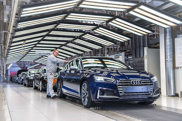 Audi Site IngolstadtProduction of the Audi A5 Coupé/Sportback: Checking and finishing area – Surface inspection (Foto: Divulgação)
