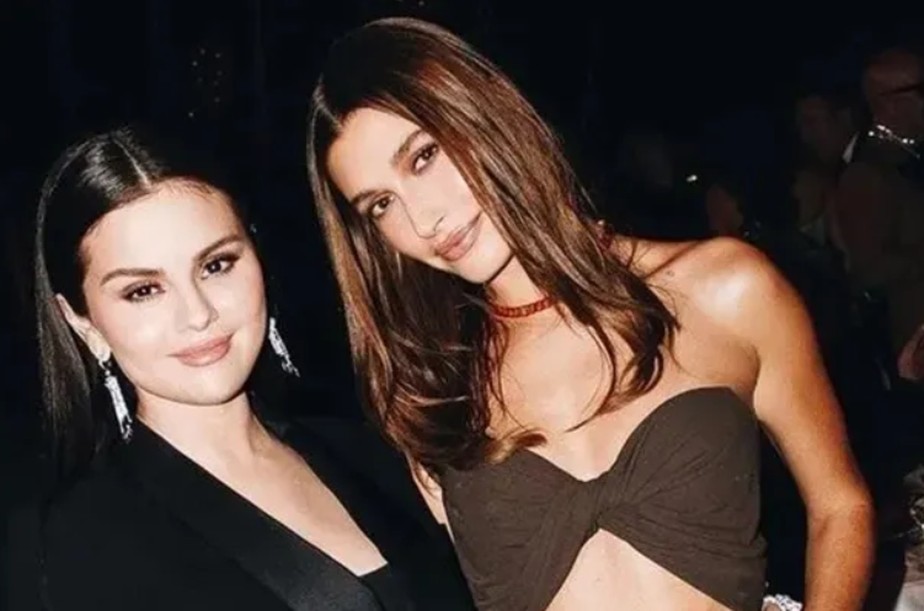 Selena Gomez e Hailey Bieber no jantar de gala do Academy Museum em outubro de 2022