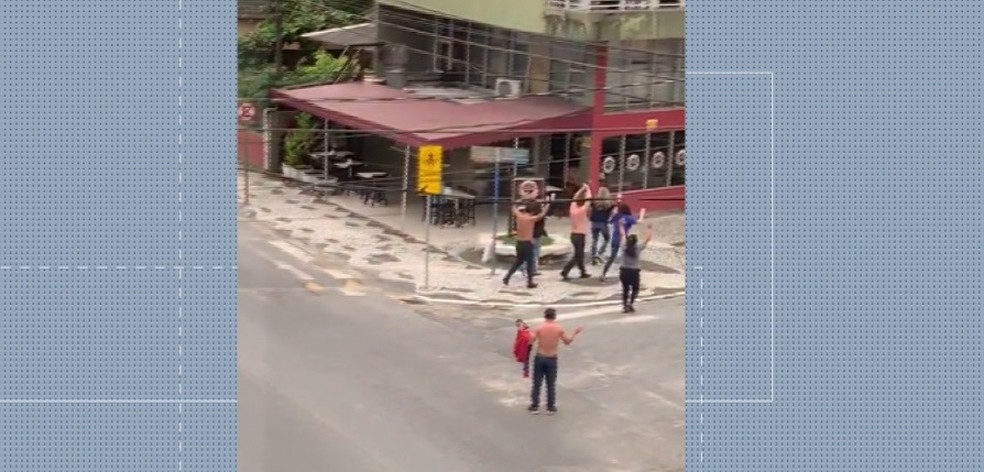 Funcionários foram feitos reféns em assalto a banco, em Matinhos — Foto: Reprodução/RPC