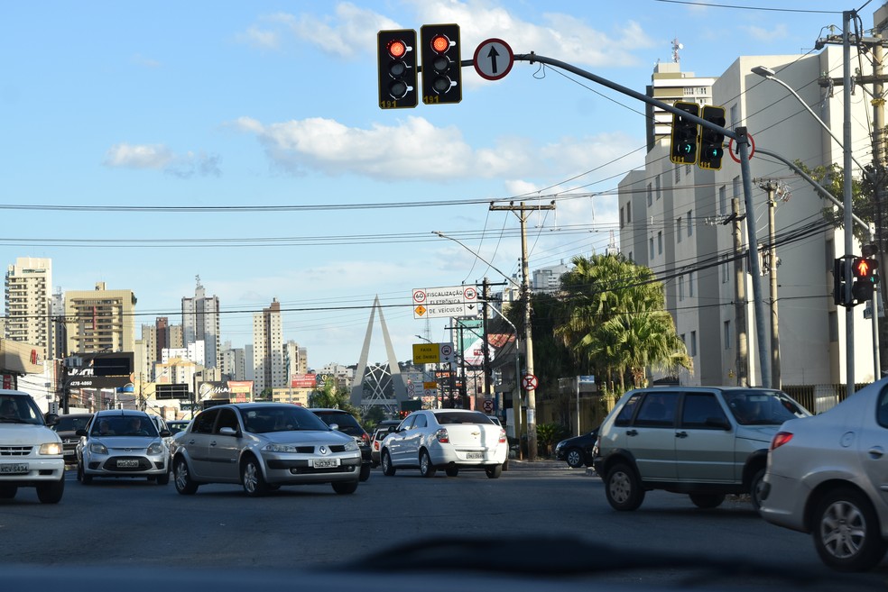 Trânsito na avenida 85 no Setor Marista, em Goiânia, Goiás — Foto: Vanessa Chaves/G1