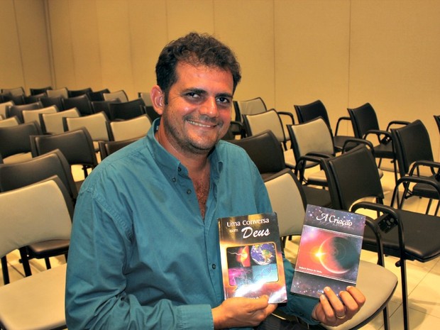 Robert tem dois livros no currículo (Foto: Camila Henriques/G1 AM)