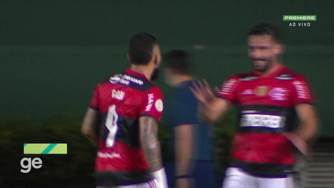 Gol de dentro da área de Gabriel do Flamengo contra o Bahia