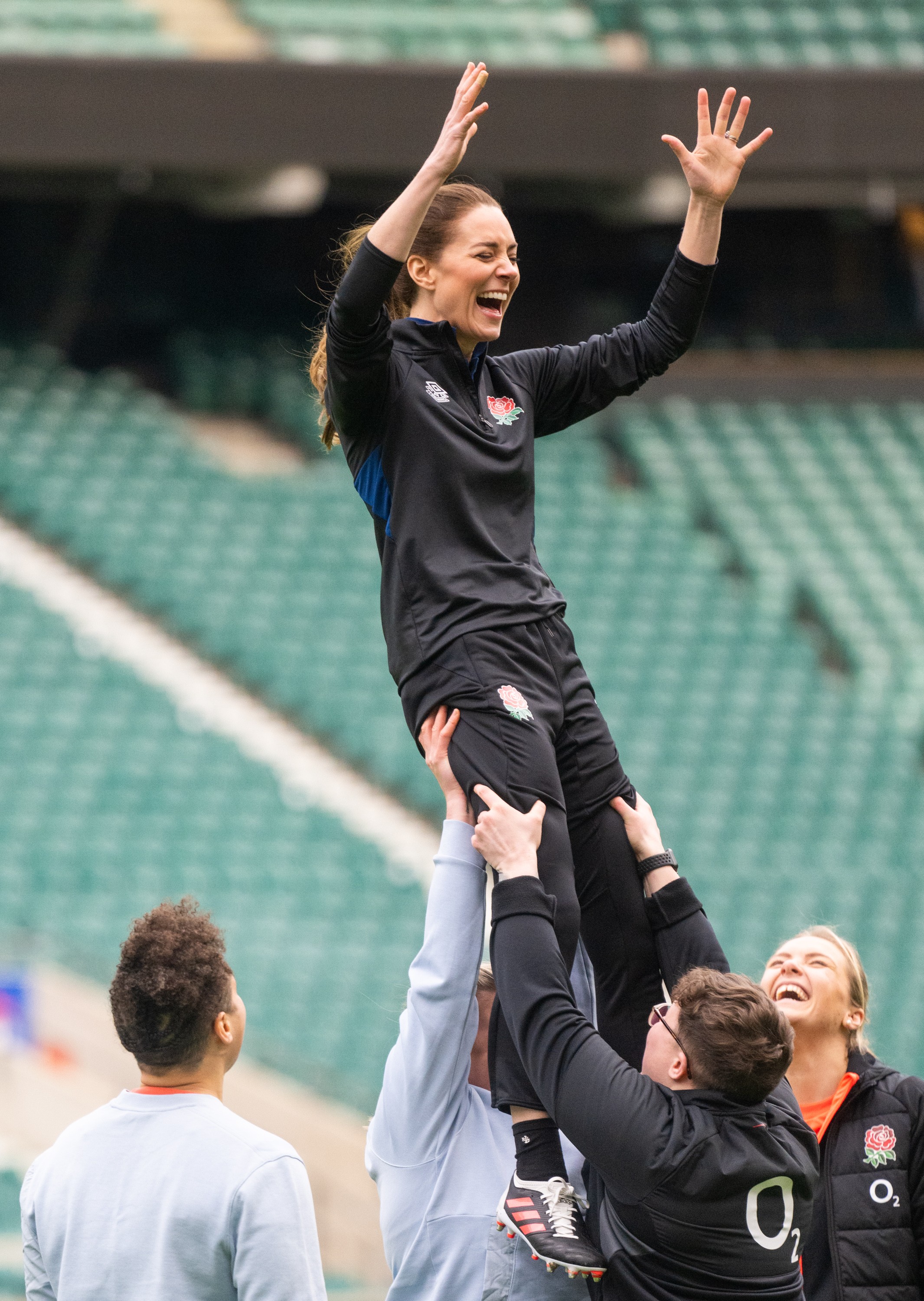 Kate Middleton jogando rugby (Foto: Getty Images)