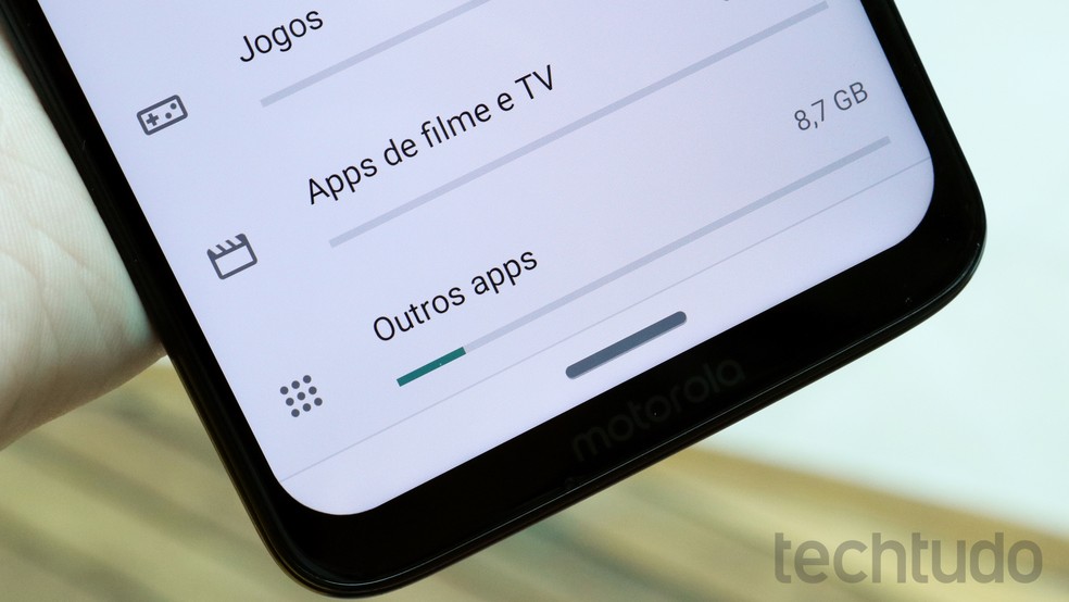 Todas as variantes do Moto G7 saem de fábrica com Android 9.0 (Pie) — Foto: Bruno De Blasi/TechTudo