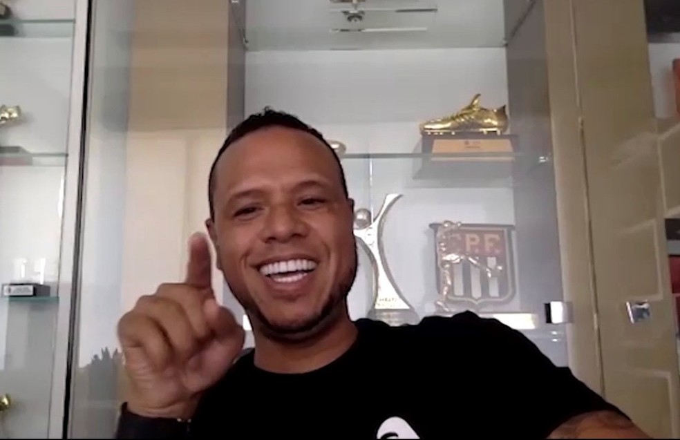 Em entrevista Luis Fabiano responde se parou de jogar: 