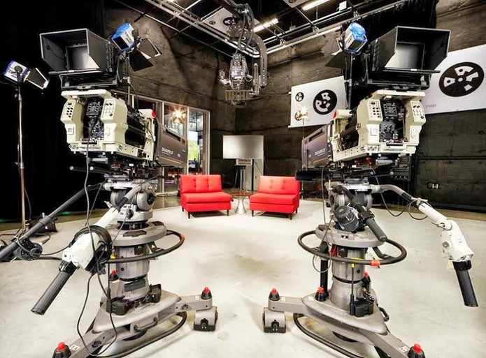 Estúdios super equipados do YouTube têm câmeras profissionais, iluminação e mais (Foto: Divulgação/YouTube)