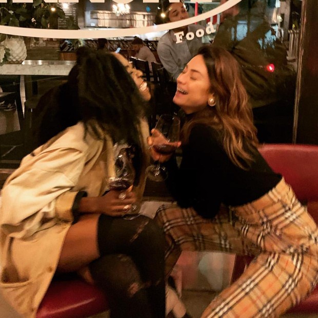 Thaila Ayala se diverte em Los Angeles com amiga  (Foto: Reprodução/ Instagram )