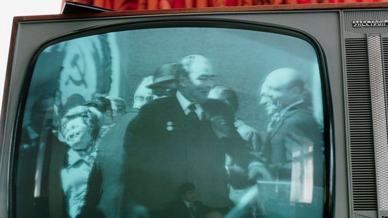 A TV soviética era utilizada para elogiar os líderes do país, como Leonid Brezhnev (Foto: Getty Images via BBC News)