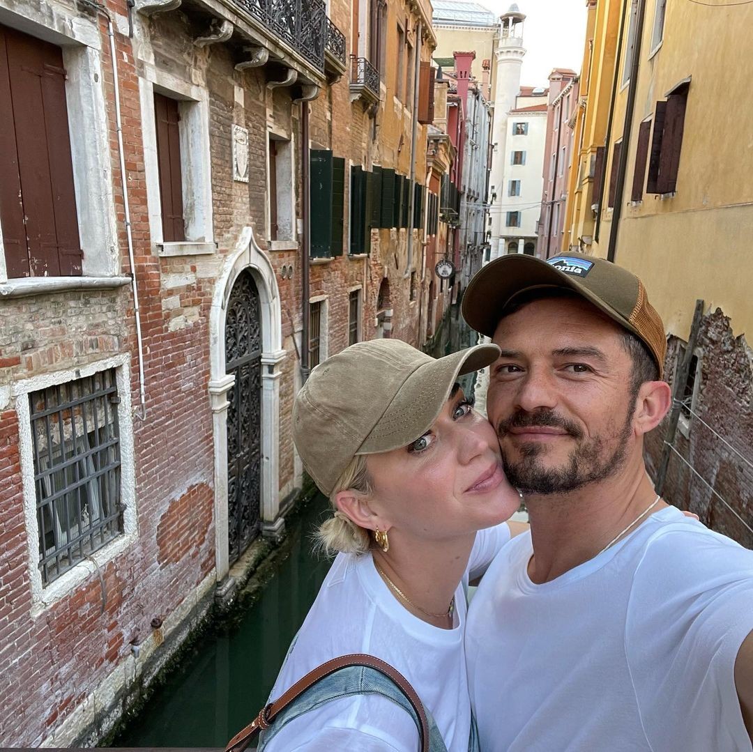 Kate Perry e Orlando Bloom compartilharam fotos da viagem romântica nas redes sociais (Foto: Reprodução/Instagram)