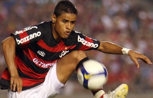 Enquete: maioria esmagadora aprova contratação de Everton pelo Fla