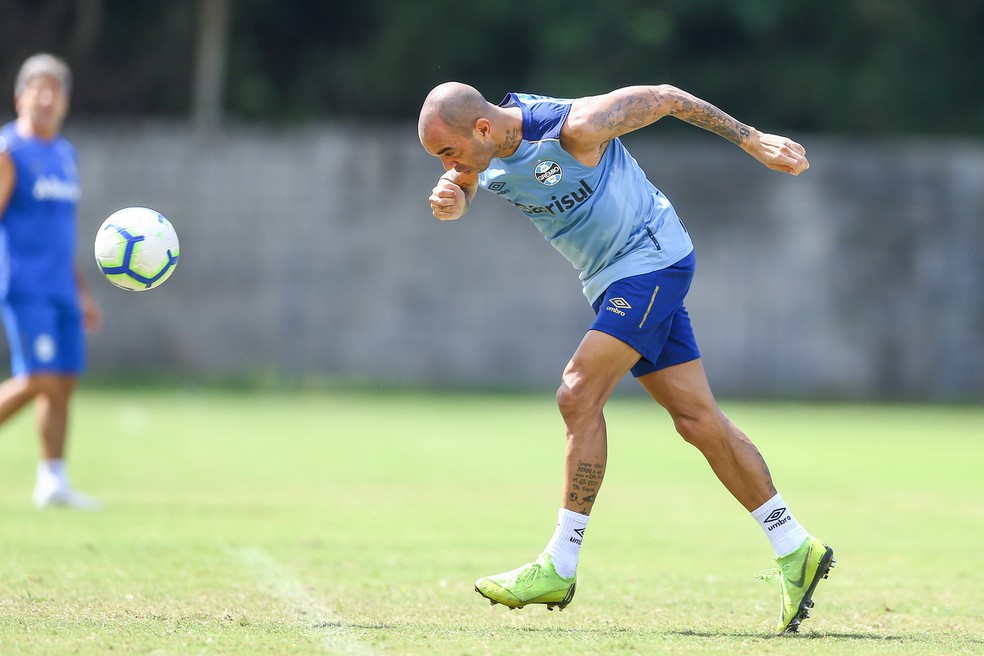 Diego Tardelli está com o Grêmio na Bahia — Foto: Lucas Uebel/Grêmio