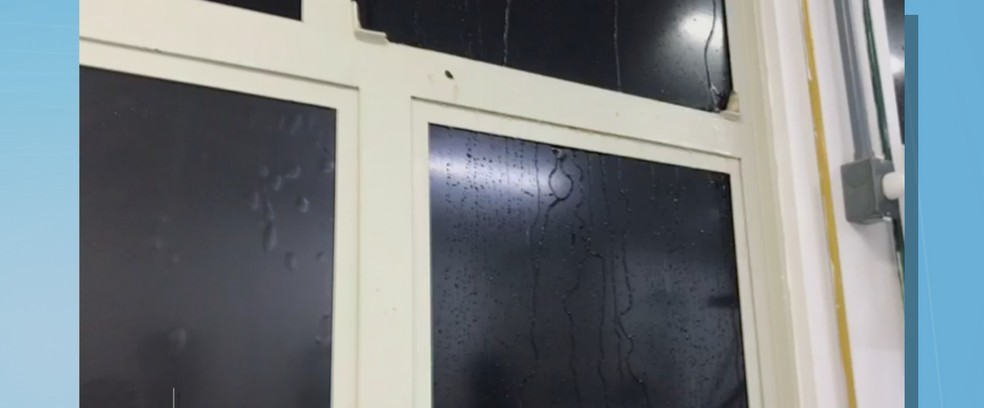 Setor de emergência ficou alagado durante chuva — Foto: TVCA/ Reprodução