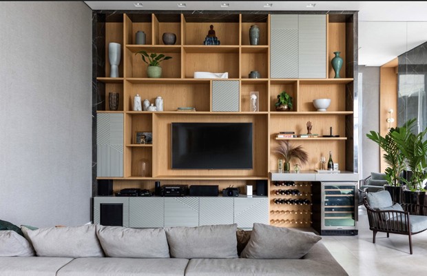 Geometria dá personalidade e amplitude a este apartamento (Foto: Renato Navarro/Divulgação)