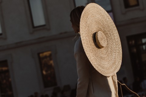 O terraço do MuCEM recebeu o primeiro desfile de moda da cidade, reedição da coleção "Les Santons de Provence" apresentada originalmente na semana de Paris de verão 2017