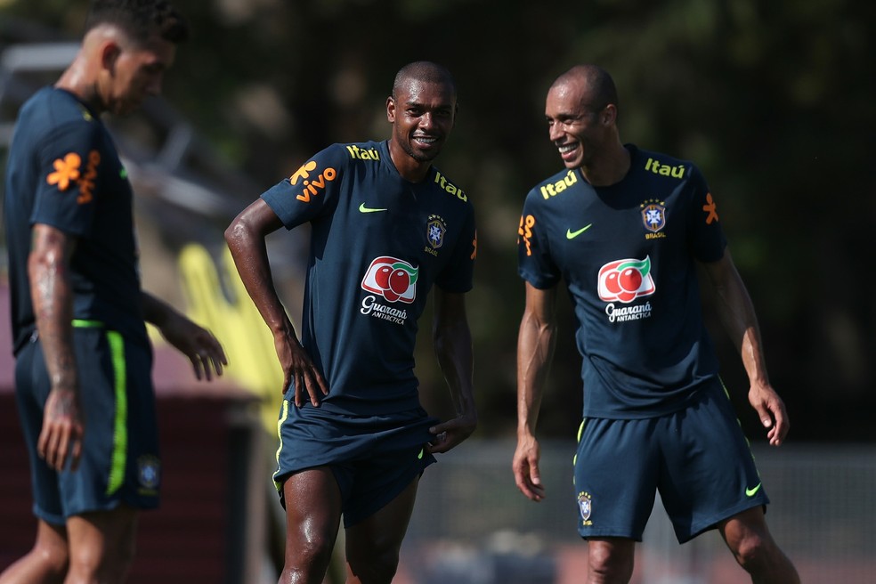 Fernandinho, Miranda e Roberto Firmino em treino da sele&Atilde;&sect;&Atilde;&pound;o brasileira (Foto:  Lucas Figueiredo/CBF)