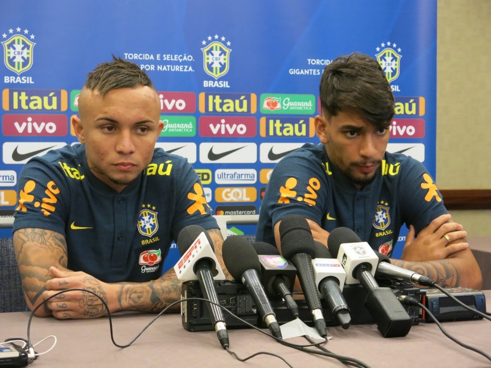 Everton e Lucas Paquetá em coletiva da seleção brasileira (Foto: Edgard Maciel de Sá)